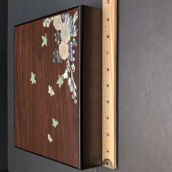 VGT,Wooden Lacquered Box With Mother of Pearl Inlay. - Picture 8 of 10